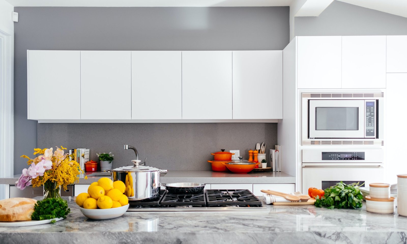 How to Clean Your Kitchen in 15 Minutes or Less: Quick and Easy Tips